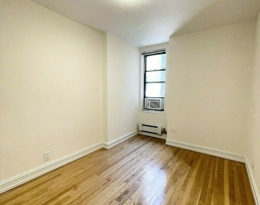 East 63 Street - Photo Thumbnail 2