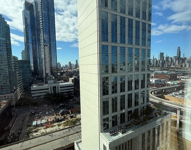24th Street - Photo Thumbnail 1