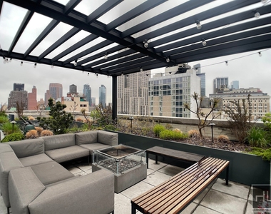 West 37th Street - Photo Thumbnail 5