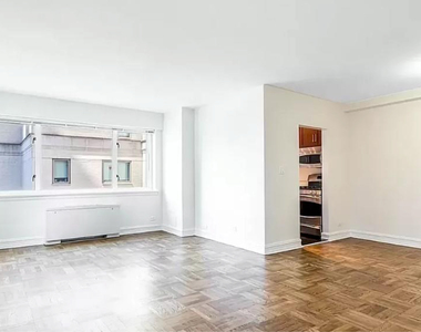 East 71st Street - Photo Thumbnail 1