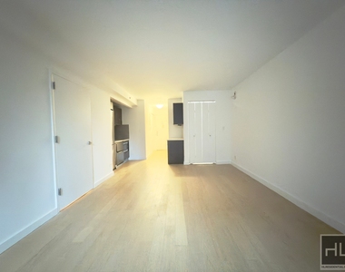E 39th St - Photo Thumbnail 4