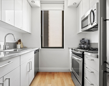 West 54th Street - Photo Thumbnail 6