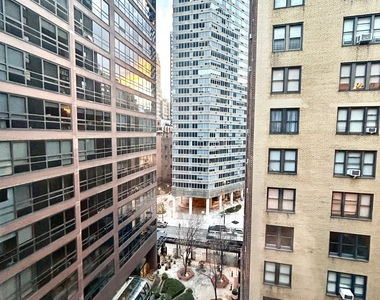East 55 Street - Photo Thumbnail 6