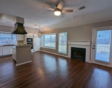 2008 Valley Falls Avenue - Photo Thumbnail 4