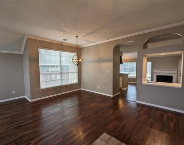 2008 Valley Falls Avenue - Photo Thumbnail 2