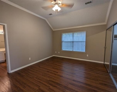 2008 Valley Falls Avenue - Photo Thumbnail 11
