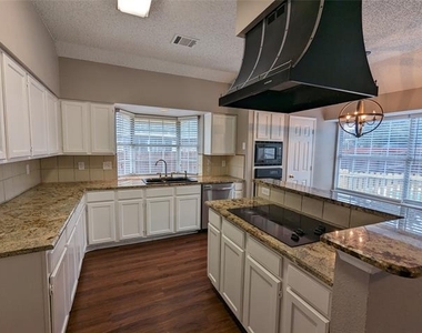 2008 Valley Falls Avenue - Photo Thumbnail 7