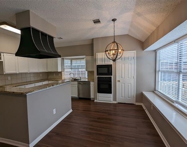 2008 Valley Falls Avenue - Photo Thumbnail 6