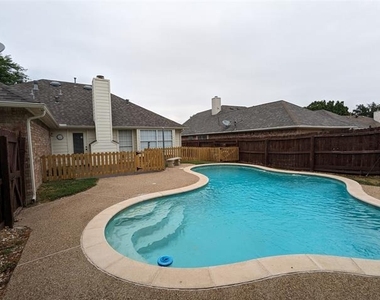 2008 Valley Falls Avenue - Photo Thumbnail 24