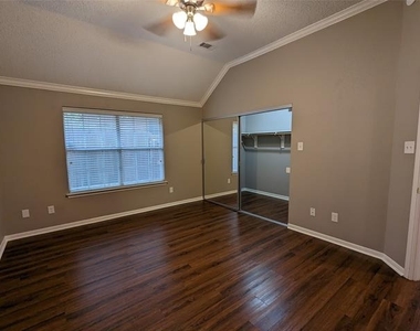 2008 Valley Falls Avenue - Photo Thumbnail 12