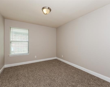610 Canvas Court - Photo Thumbnail 11