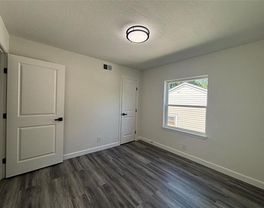 1825 Dudley Avenue - Photo Thumbnail 12