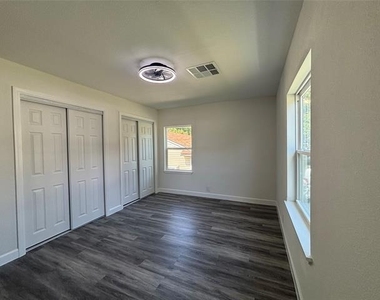 1825 Dudley Avenue - Photo Thumbnail 11