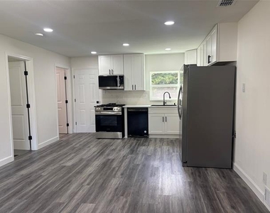 1825 Dudley Avenue - Photo Thumbnail 3