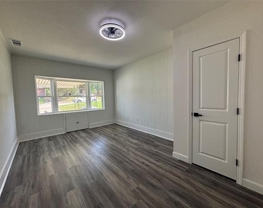 1825 Dudley Avenue - Photo Thumbnail 5