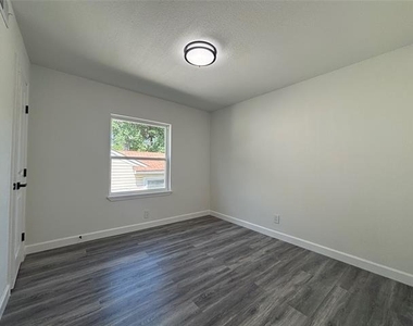 1825 Dudley Avenue - Photo Thumbnail 13