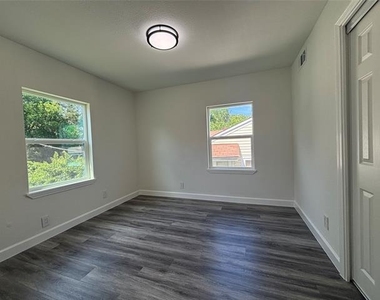 1825 Dudley Avenue - Photo Thumbnail 9