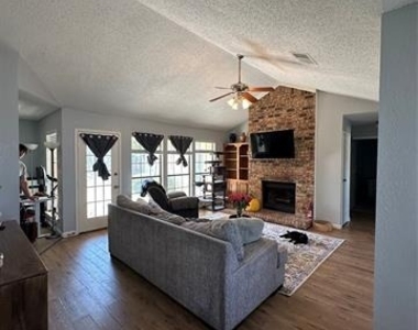 884 Bitternut Drive - Photo Thumbnail 2
