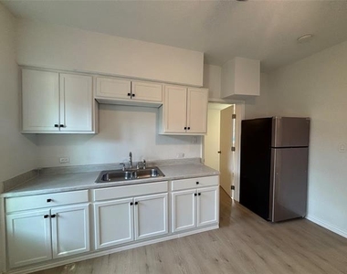 1815 Leath Street - Photo Thumbnail 4