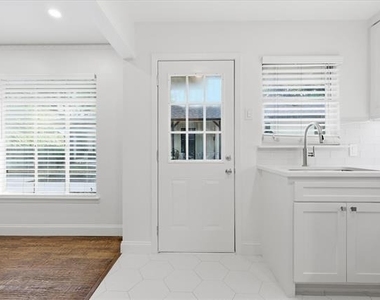 6607 E Mockingbird Lane - Photo Thumbnail 14