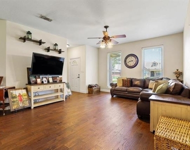 315 Preston Glen - Photo Thumbnail 4