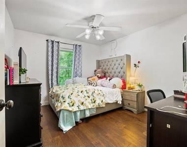 315 Preston Glen - Photo Thumbnail 11