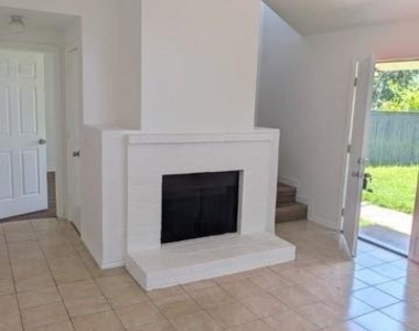 205 S Kenney Street - Photo Thumbnail 1