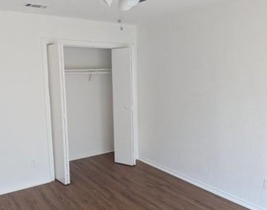 205 S Kenney Street - Photo Thumbnail 5