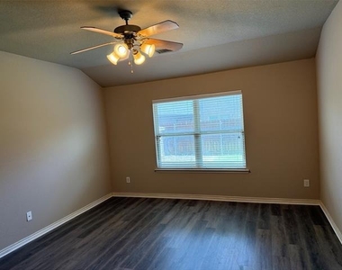 2204 Scott Creek Drive - Photo Thumbnail 4
