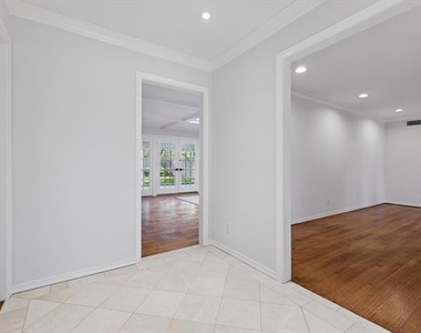 7508 Baxtershire Drive - Photo Thumbnail 4