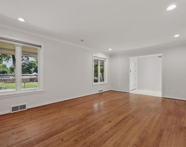 7508 Baxtershire Drive - Photo Thumbnail 6