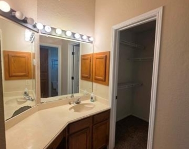 1416 Hackamore Street - Photo Thumbnail 13