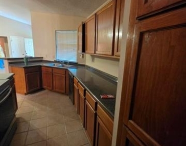 1416 Hackamore Street - Photo Thumbnail 6