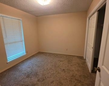 1416 Hackamore Street - Photo Thumbnail 4
