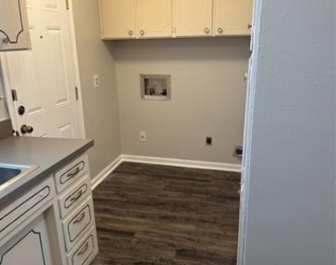3712 Dexter Avenue - Photo Thumbnail 9