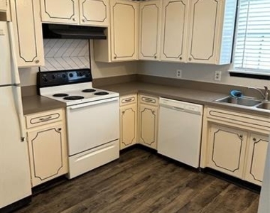 3712 Dexter Avenue - Photo Thumbnail 10