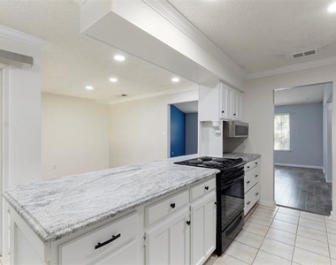 719 Matthews Court - Photo Thumbnail 10