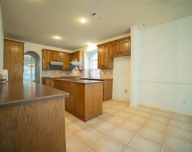 15105 Regal Oak Lane - Photo Thumbnail 9