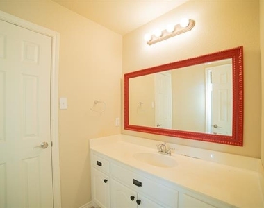 15105 Regal Oak Lane - Photo Thumbnail 32