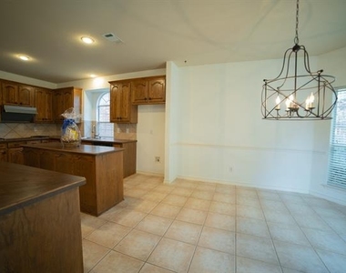 15105 Regal Oak Lane - Photo Thumbnail 10