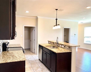 621 Fleming Street - Photo Thumbnail 7