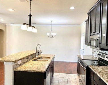 621 Fleming Street - Photo Thumbnail 6