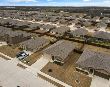 1304 Lowhill Drive - Photo Thumbnail 12