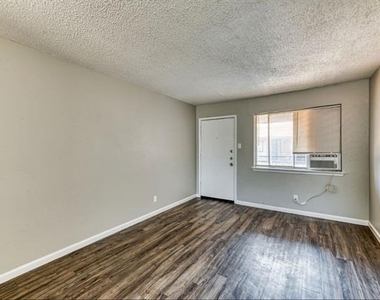 5315 Columbia Avenue - Photo Thumbnail 2