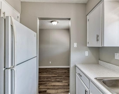 5315 Columbia Avenue - Photo Thumbnail 7