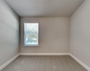 315 Athenia Drive - Photo Thumbnail 11