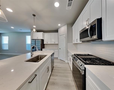 315 Athenia Drive - Photo Thumbnail 3