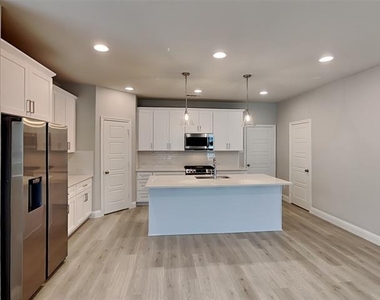 315 Athenia Drive - Photo Thumbnail 4