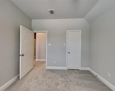 315 Athenia Drive - Photo Thumbnail 8