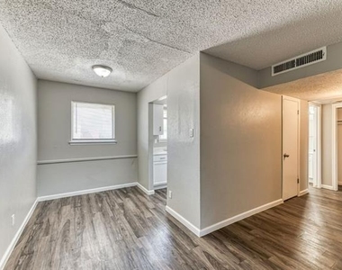 5315 Columbia Avenue - Photo Thumbnail 4